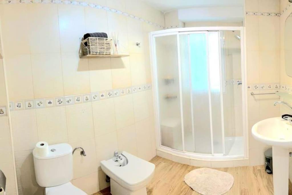Apartment Cozy 3br: Ac & Park, 4min Walk, Golf 15 Min *